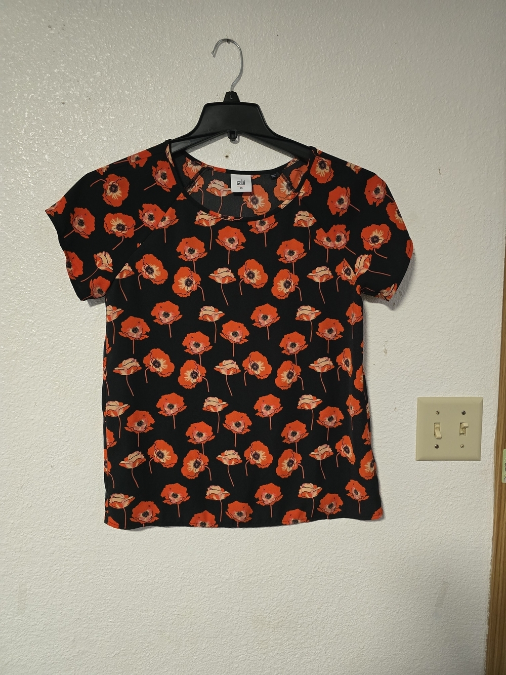 CAbi Black Short-Sleeve Tee with Orange Floral Print Size XS